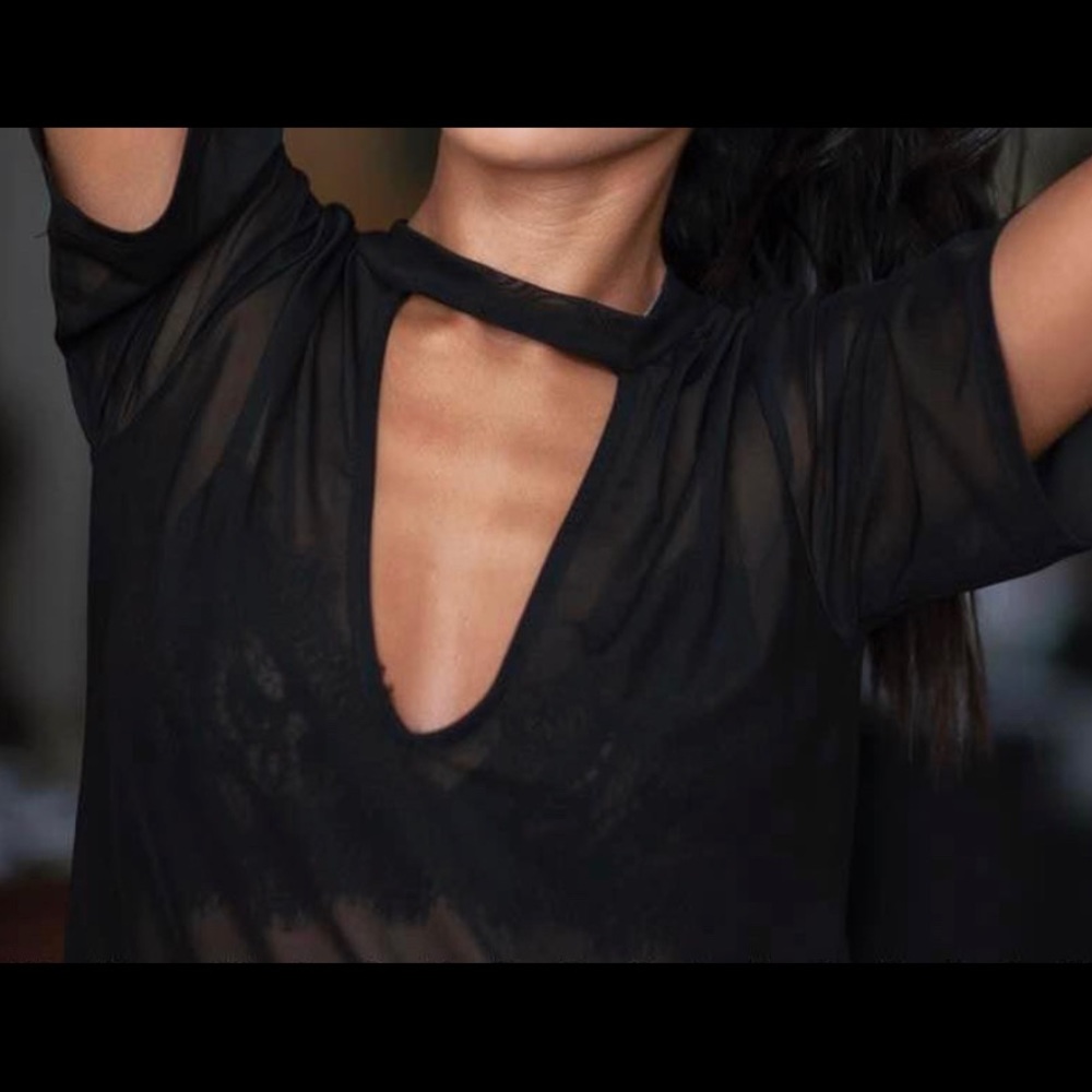 ✨A+Ellen Sheer Top✨ - Picture 2 of 3